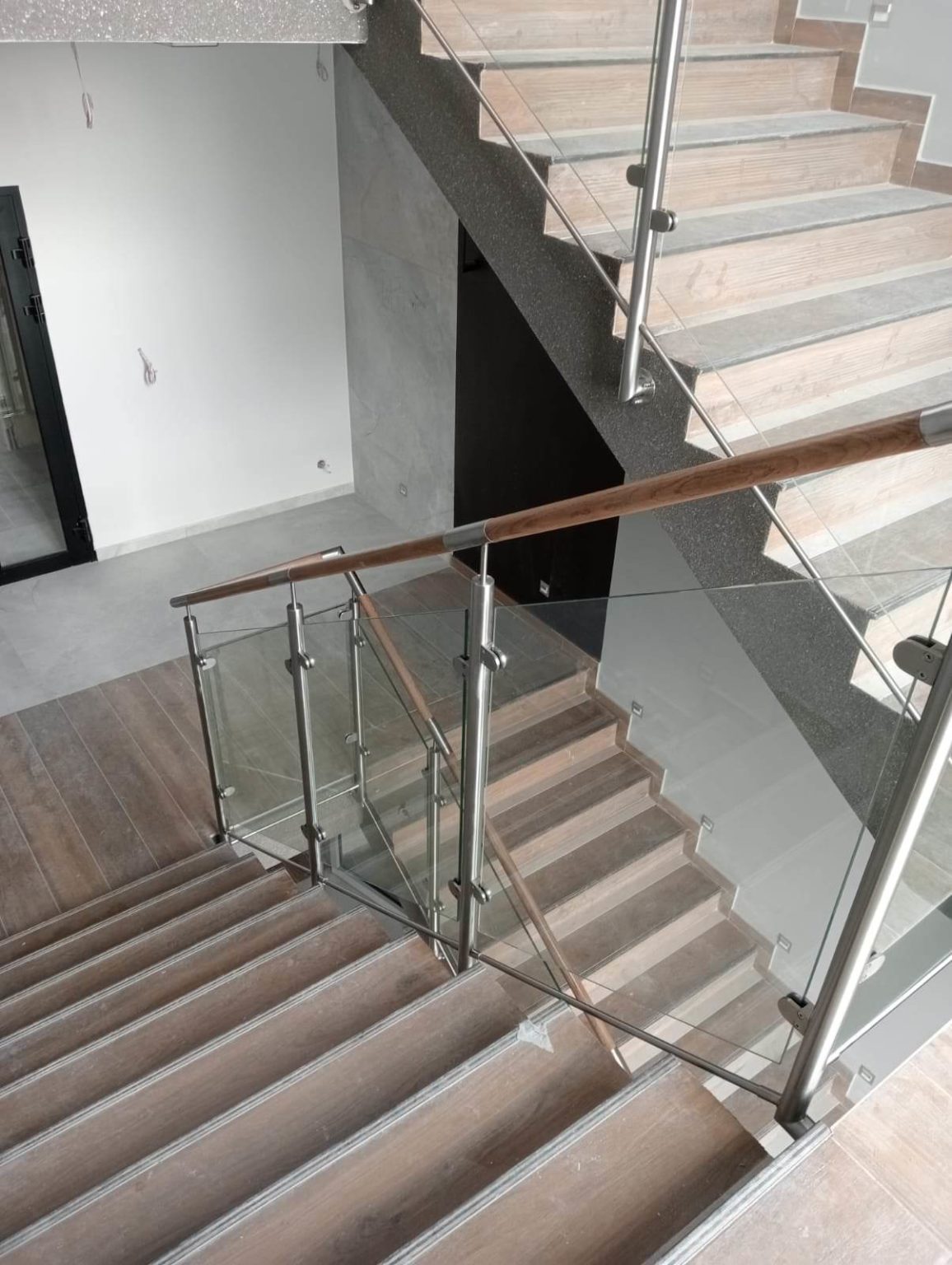 balustrada z drewnem railing szklo hotel glass wood stainless steel 70 balustrady barierki dąb