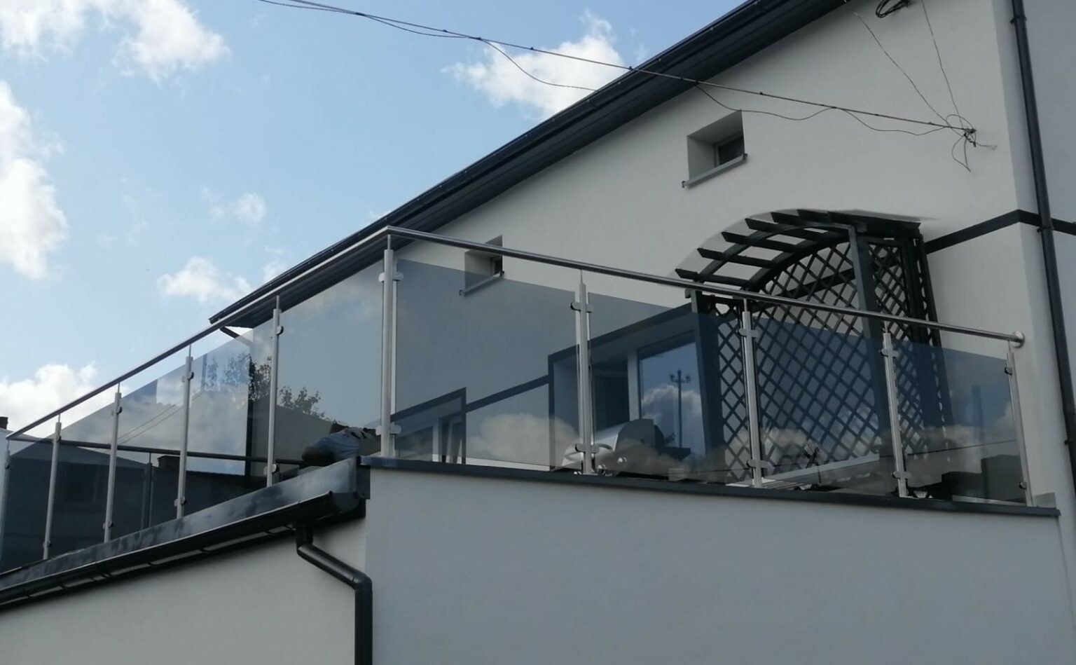 balustrady zewnętrzne, balustrady szklane, szklane zewnętrzne, balustrady ze szkła, balustrady zewnętrzne wykonane ze szkła, balustrady szklano stalowe