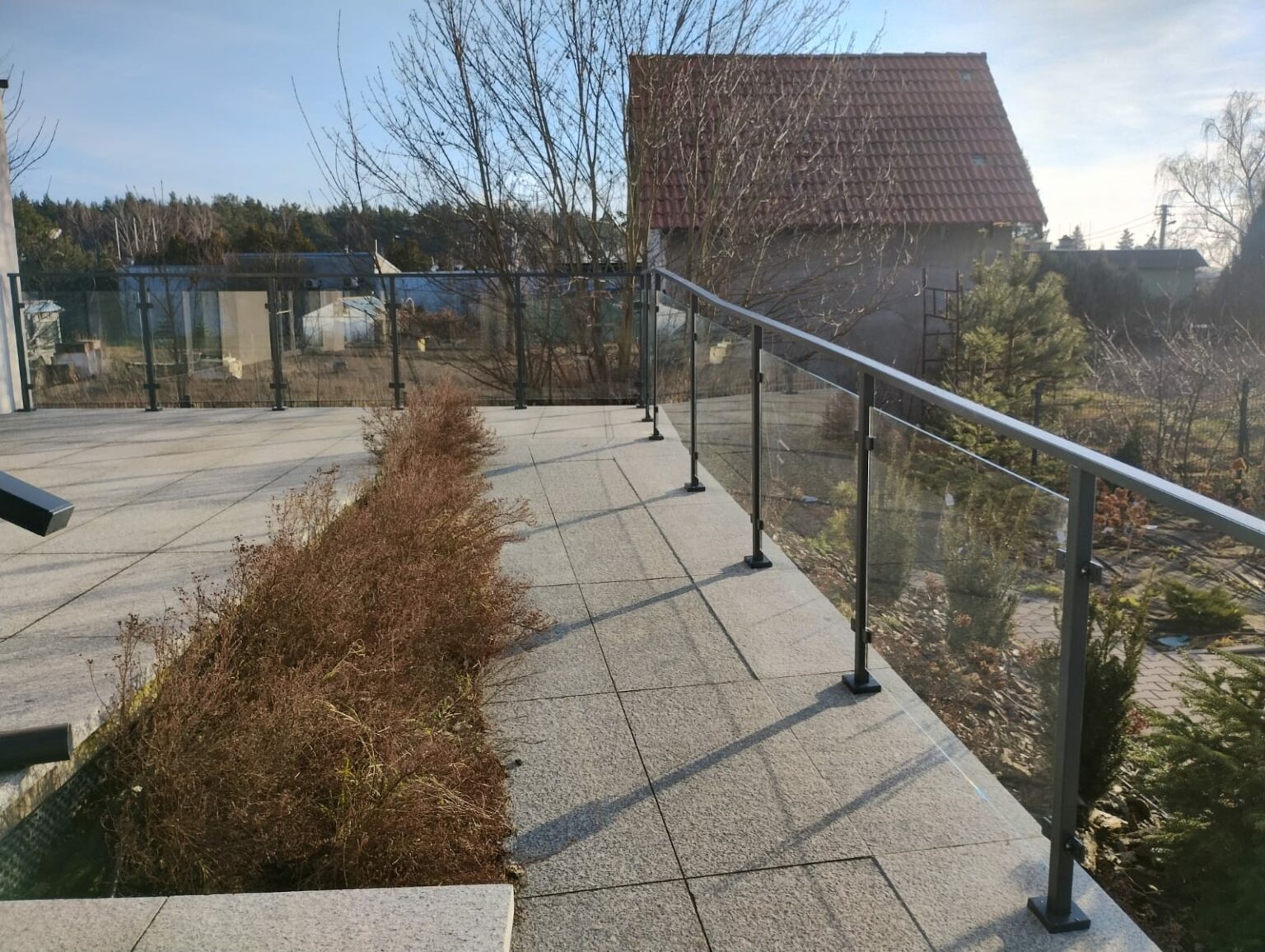 balustrady zewnętrzne, balustrady szklane, szklane zewnętrzne, balustrady ze szkła, balustrady zewnętrzne wykonane ze szkła, balustrady szklano stalowe