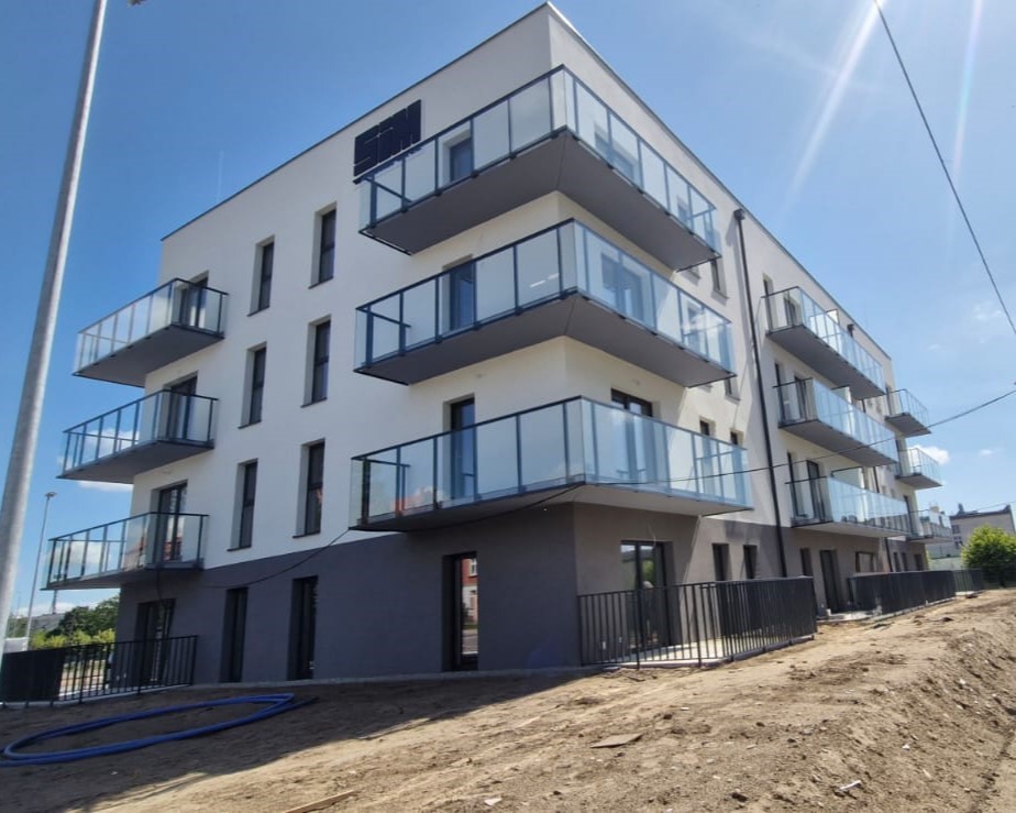 balustrady zewnętrzne, balustrady szklane, szklane zewnętrzne, balustrady ze szkła, balustrady zewnętrzne wykonane ze szkła, balustrady szklano stalowe