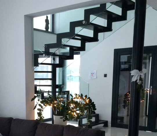 wewnętrzne schody metalowe