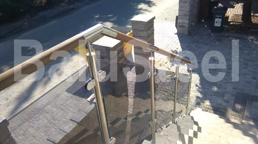 balustrada z drewnem railing szklo hotel glass wood stainless steel 66 balustrady barierki dąb