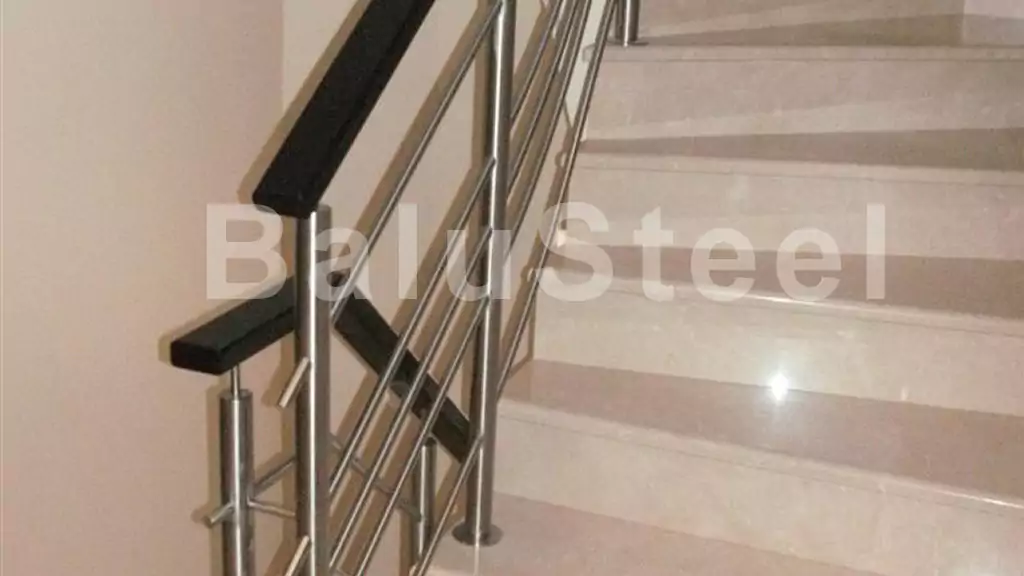 balustrada z drewnem railing szklo modern glass wood stainless steel balustrady barierki dąb