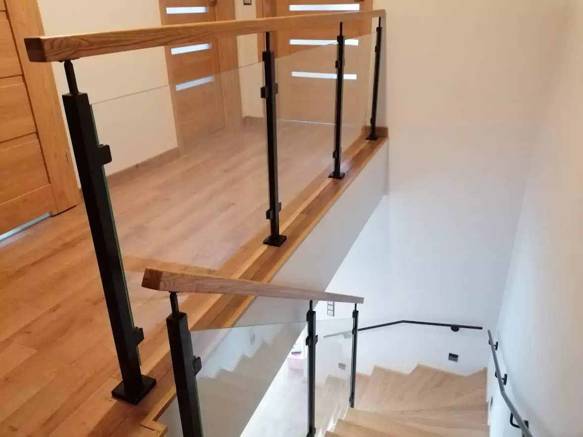 balustrada z drewnem railing szklo modern glass wood stainless steel balustrady barierki dąb