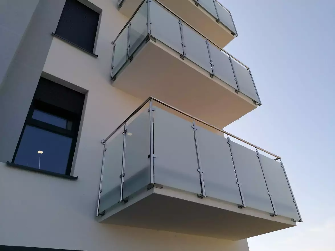 balustrada szklano stalowa, balustrada balkonowa
