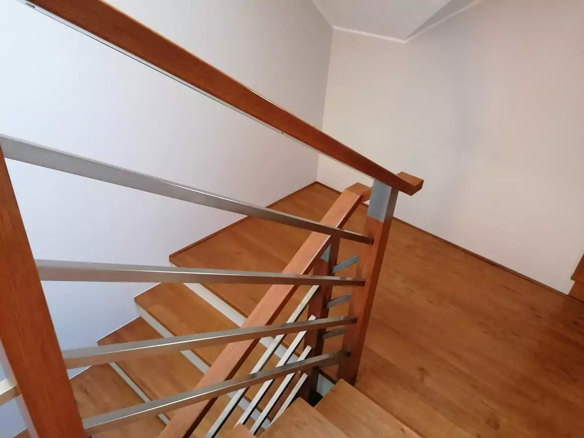 balustrada z drewnem railing szklo modern glass wood stainless steel balustrady barierki dąb