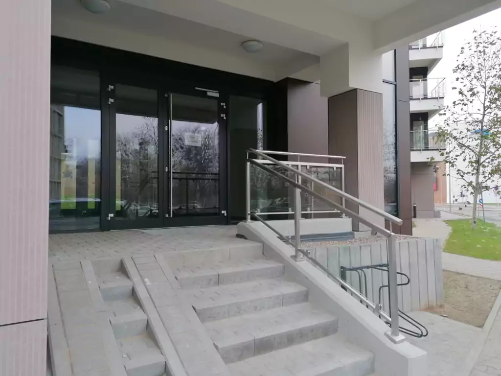 Balustrady szklane Poznań 128 - BaluSteel