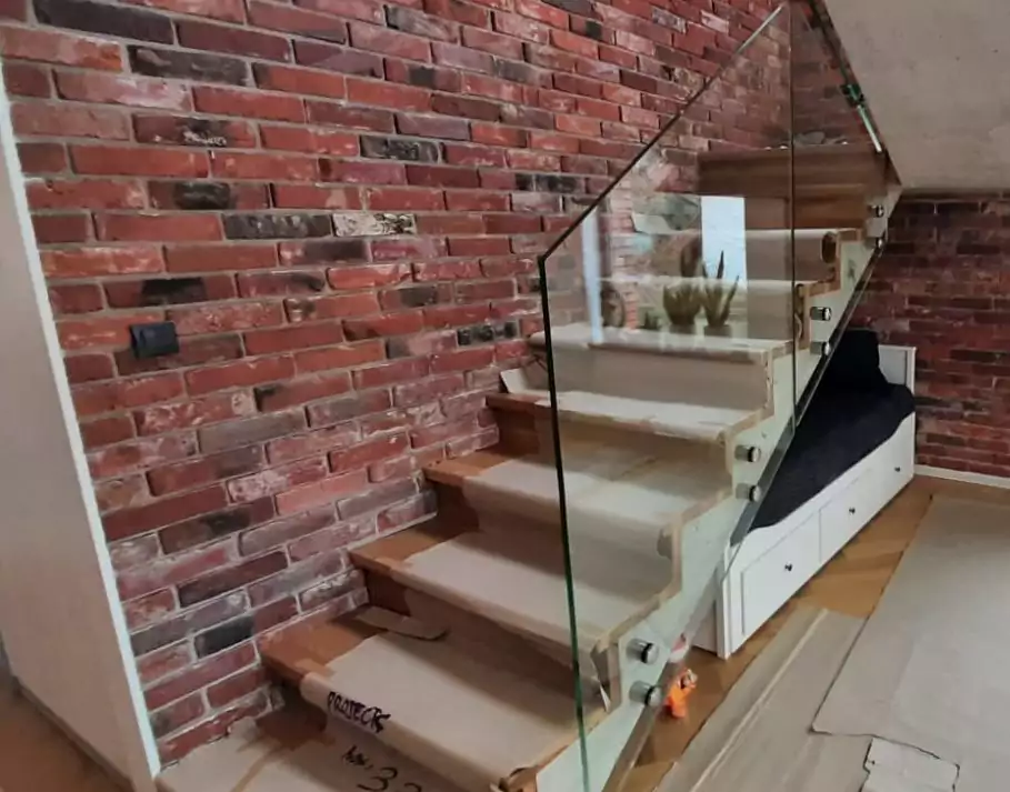 balustrada, balustrada szklana, balustrada samonośna szklana, balustrada wewnętrzna szklana, bezpieczna balustrada szklana, balustrada schodowa szklana