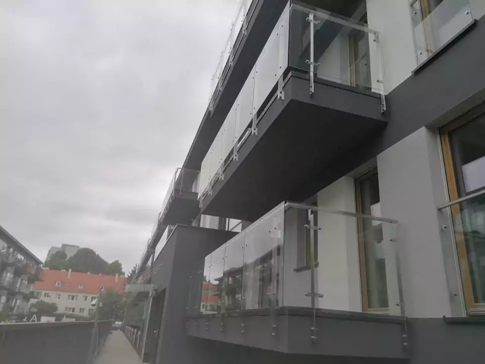 Balustrady szklane Poznań 19 - BaluSteel