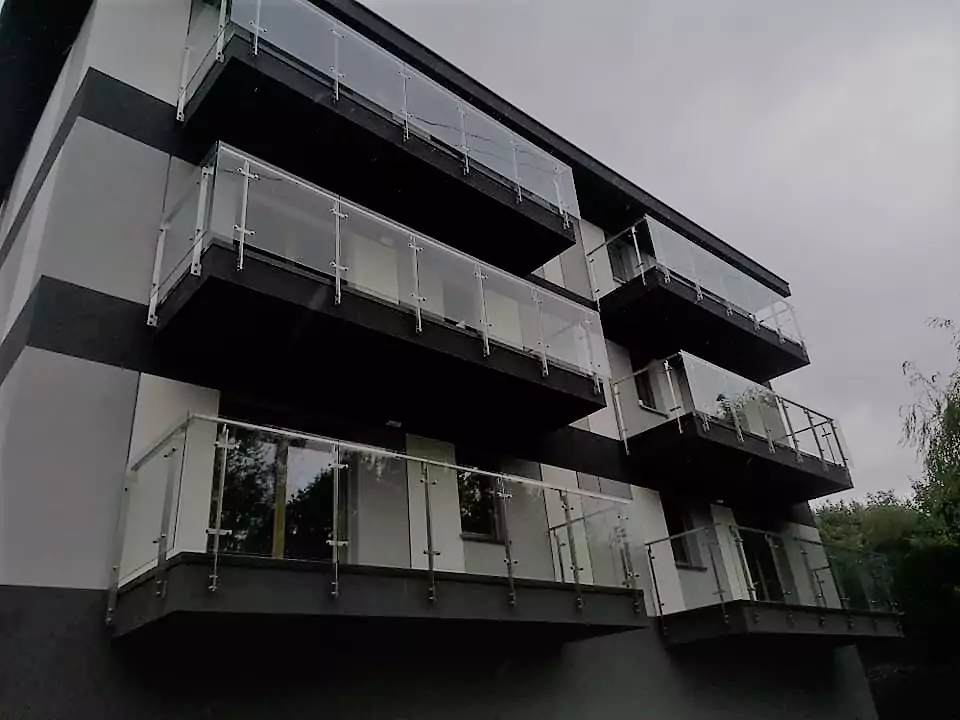 Balustrady szklane Poznań 13 - BaluSteel railing glass powder coated balustrade modern architecture architektora wnetrza nowoczesne balustrady balustrada barierka szklana szklo malowana balustrady wewnetrzne balustrada schodowa balustrada szklana samonosna