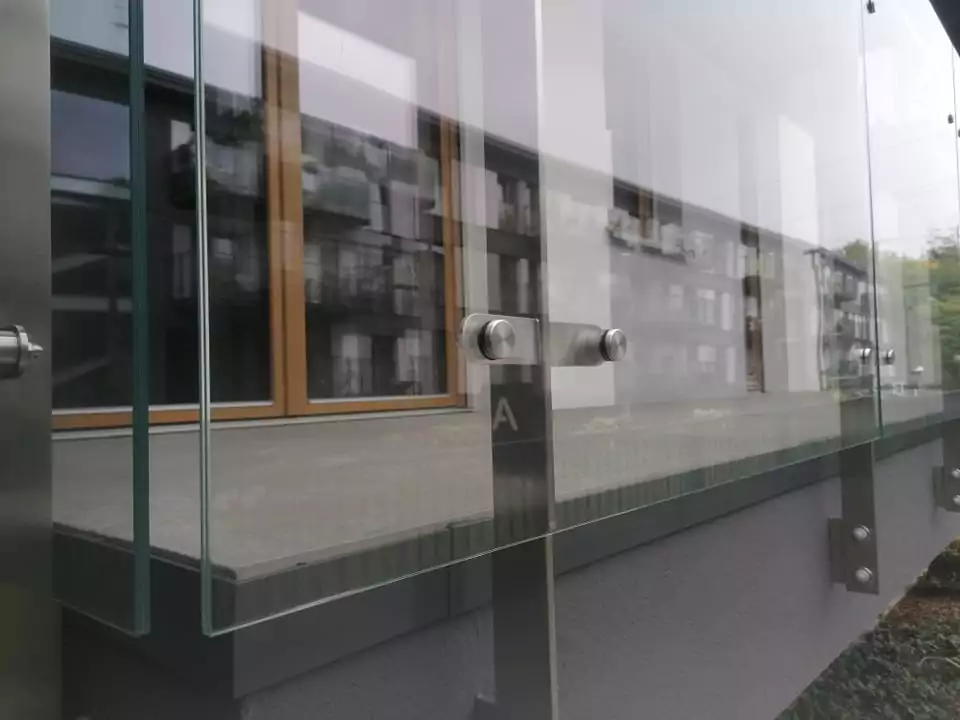 Balustrady szklane Poznań 11 - BaluSteel