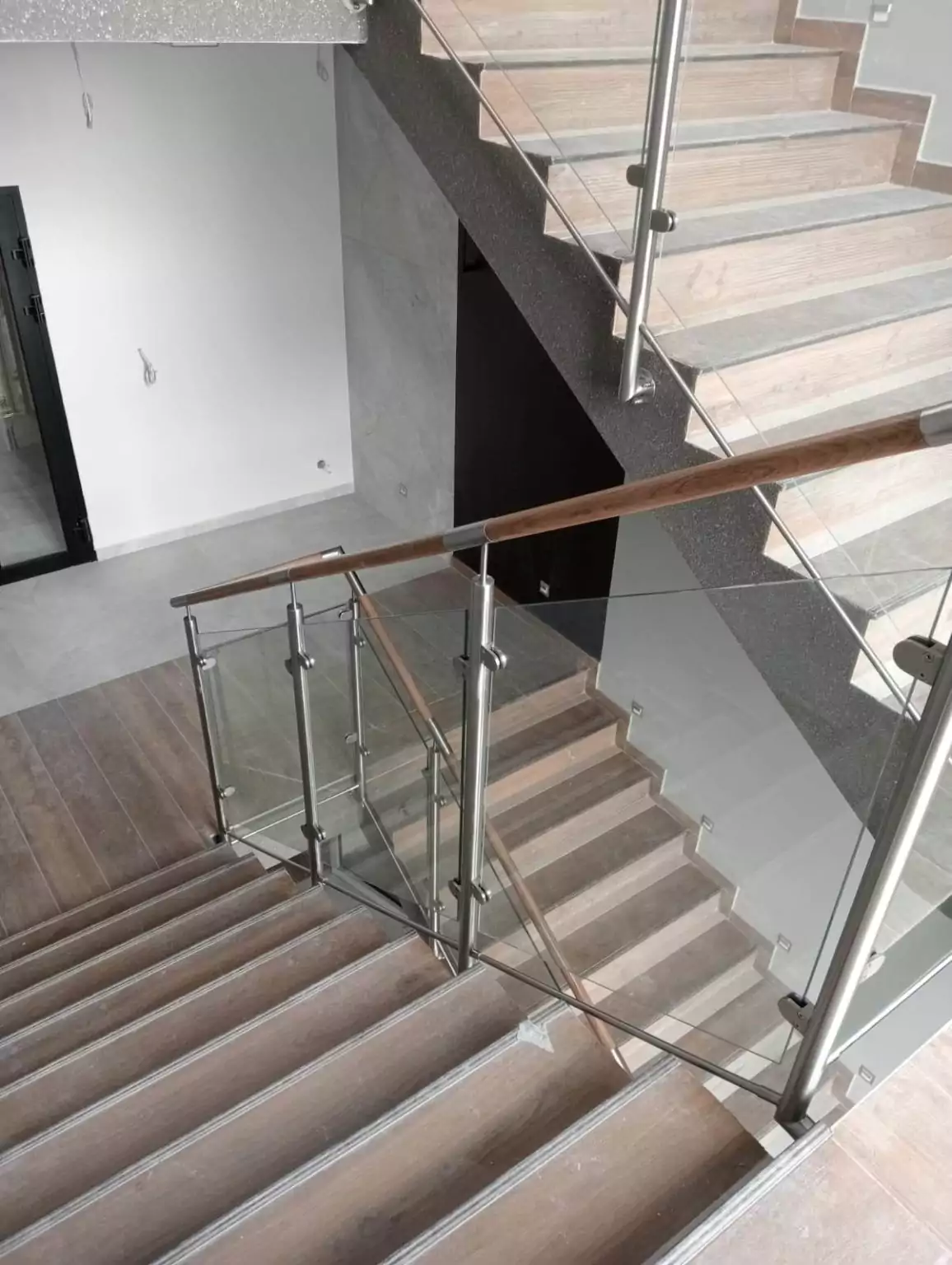 balustrada z drewnem railing szklo hotel glass wood stainless steel 70 balustrady barierki dąb