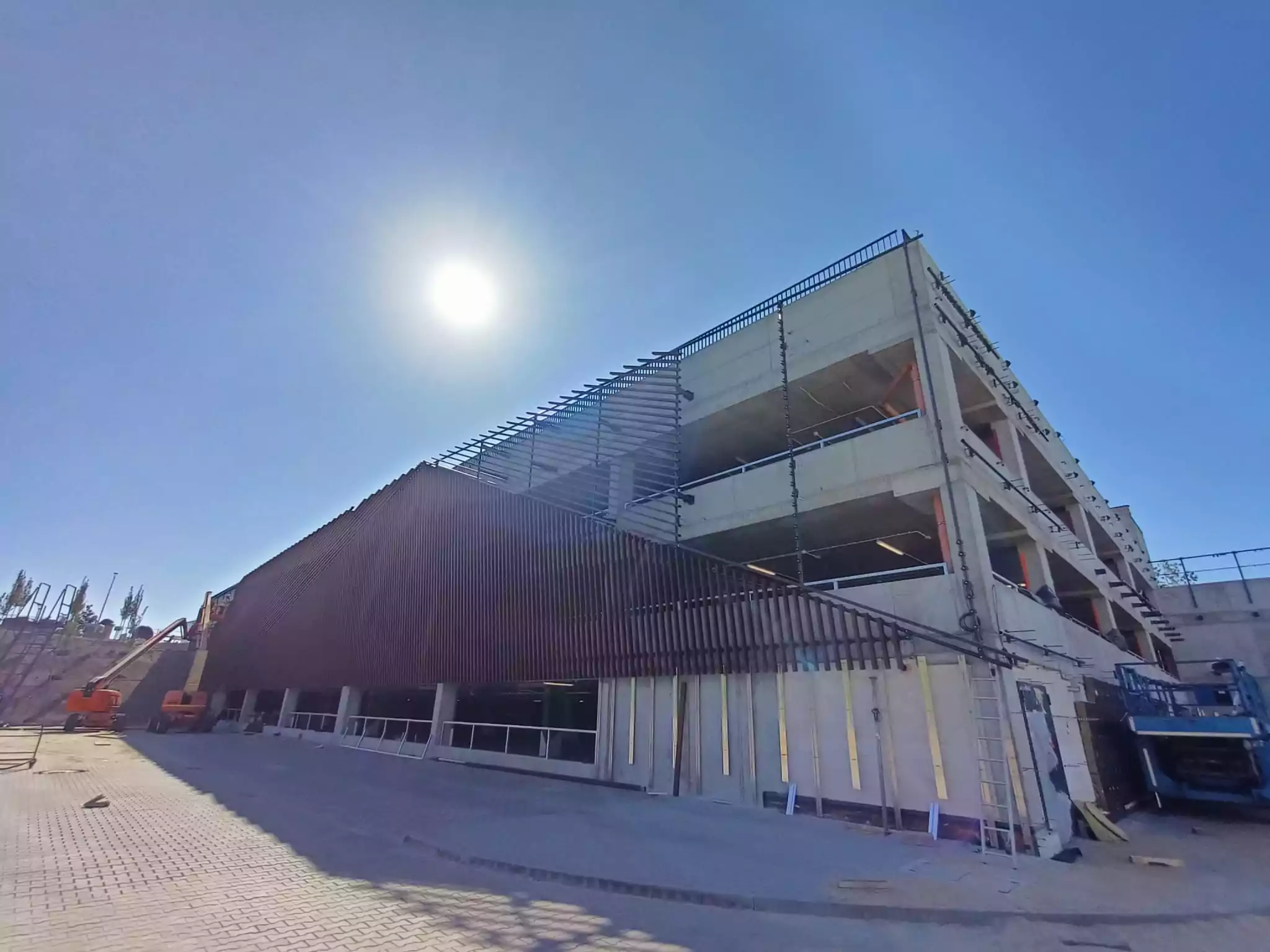 stalowe elementy architektury