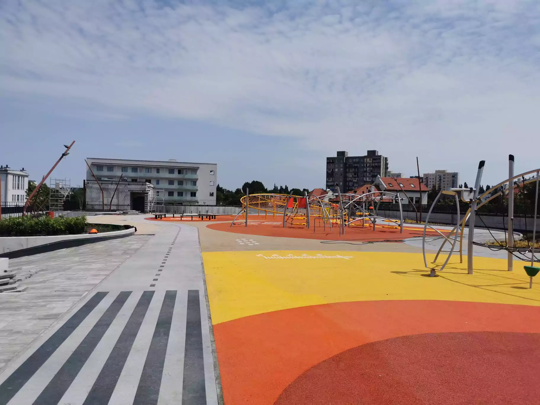 stalowe elementy architektury