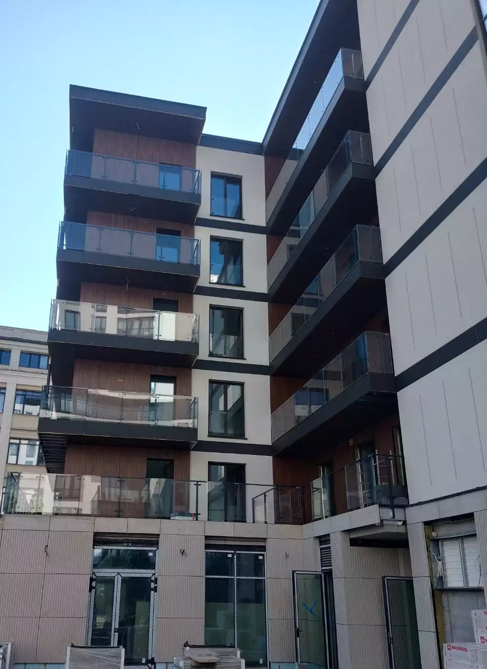 balustrada szklana samonośna, szklana balustrada, balustrada samonośna, balustrada ze szkła