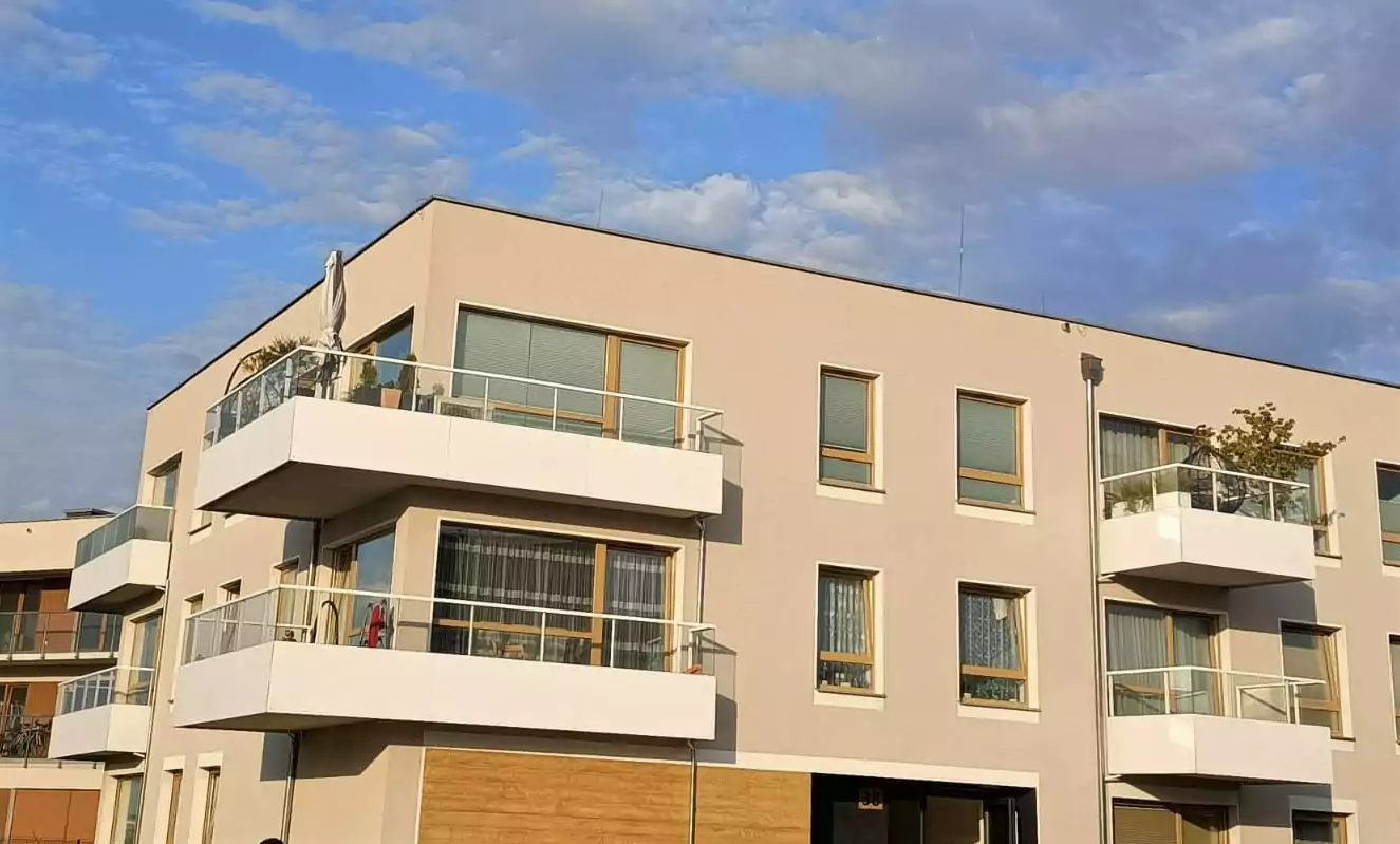 balustrada balkonowa szklana, balustrada szklano stalowa