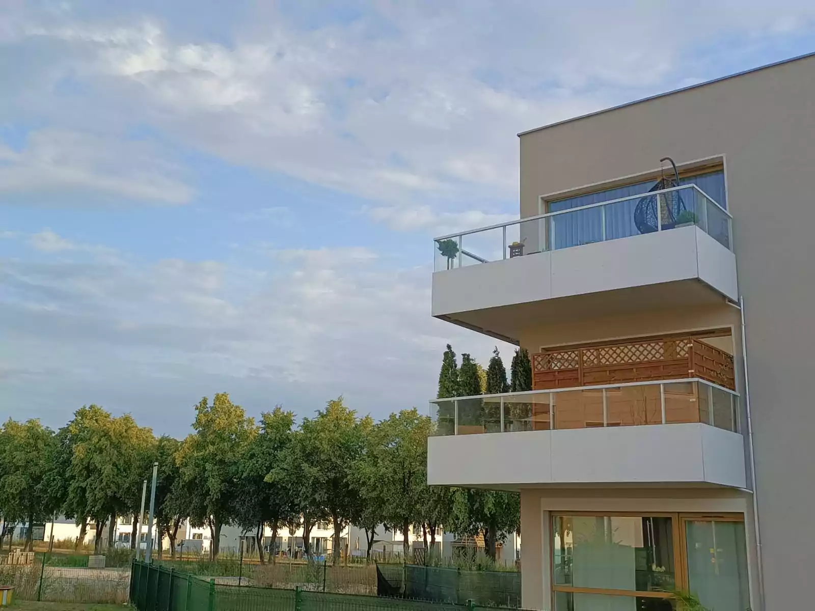 balustrada balkonowa szklana, balustrada szklano stalowa