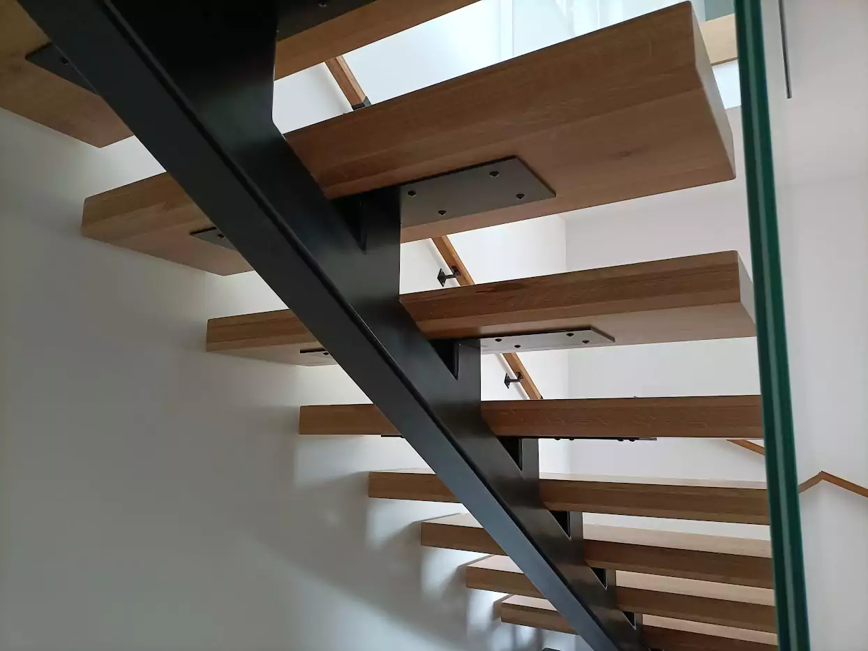 schody, schody wewnętrzne, schody w domu, eleganckie schody, metalowe schody