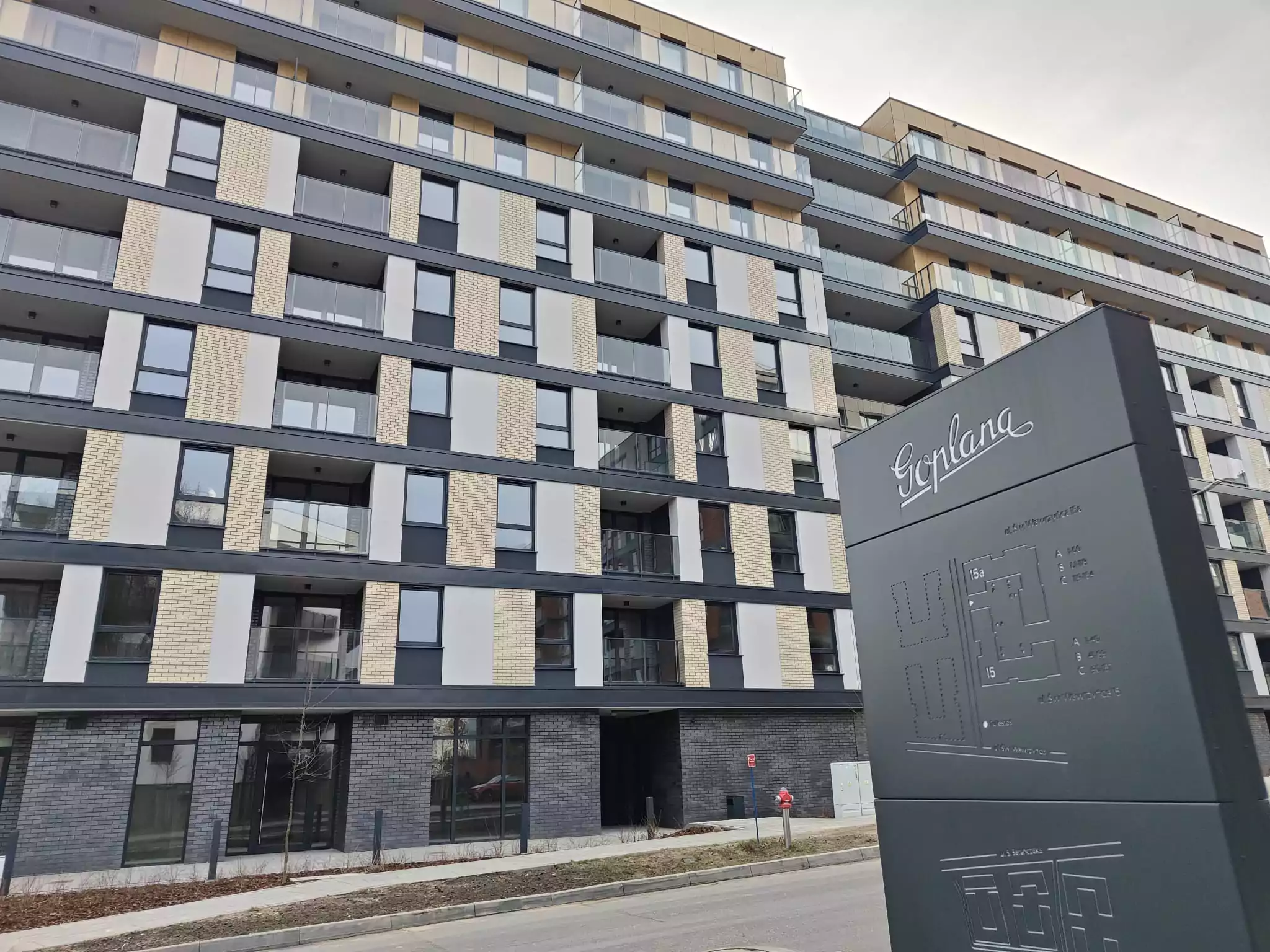 balustrady zewnętrzne, balustrady szklane, szklane zewnętrzne, balustrady ze szkła, balustrady zewnętrzne wykonane ze szkła, balustrady szklano stalowe