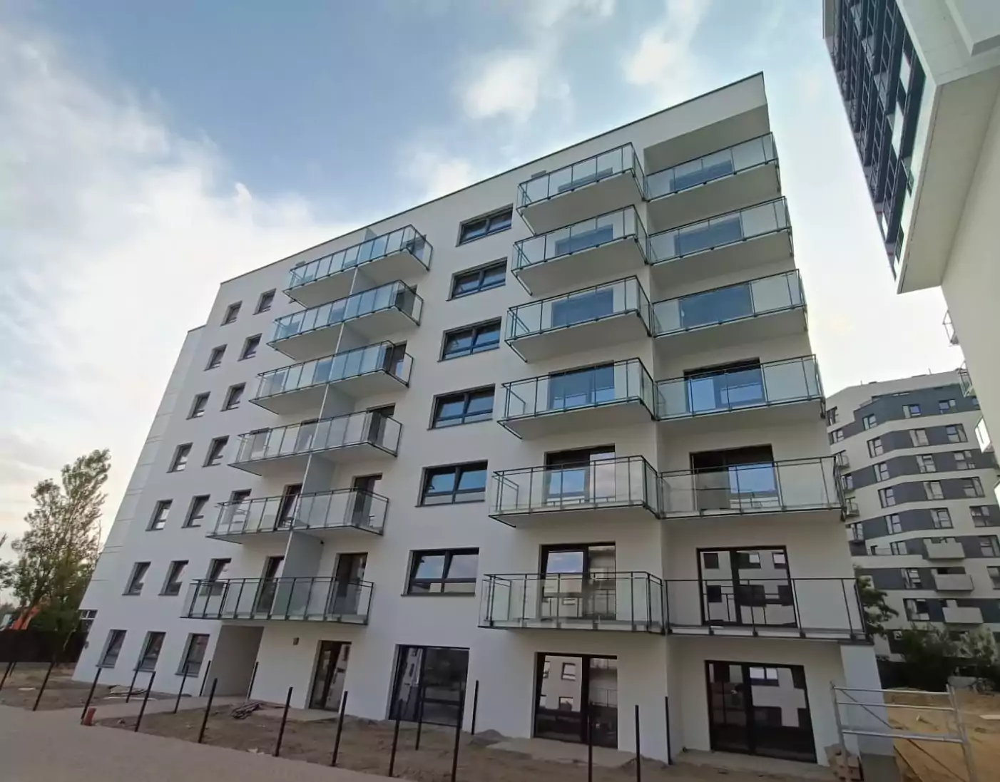 balustrady zewnętrzne, balustrady szklane, szklane zewnętrzne, balustrady ze szkła, balustrady zewnętrzne wykonane ze szkła, balustrady szklano stalowe