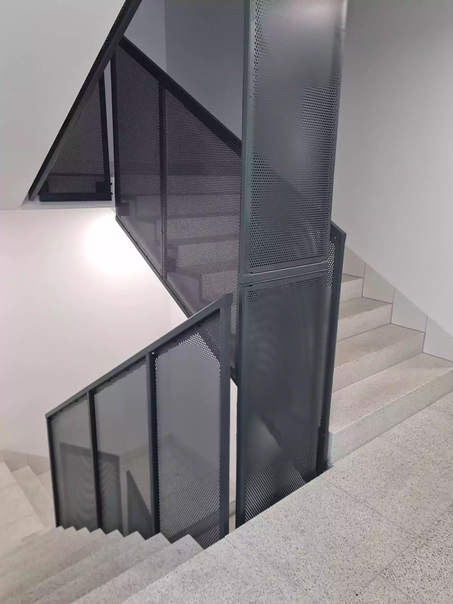 balustrada, balustrada blacha perforowana, balustrada z blachy perforowanej, balustrada z blachy, blacha perforowana, balustrada wewnętrzna, balustrada schodowa