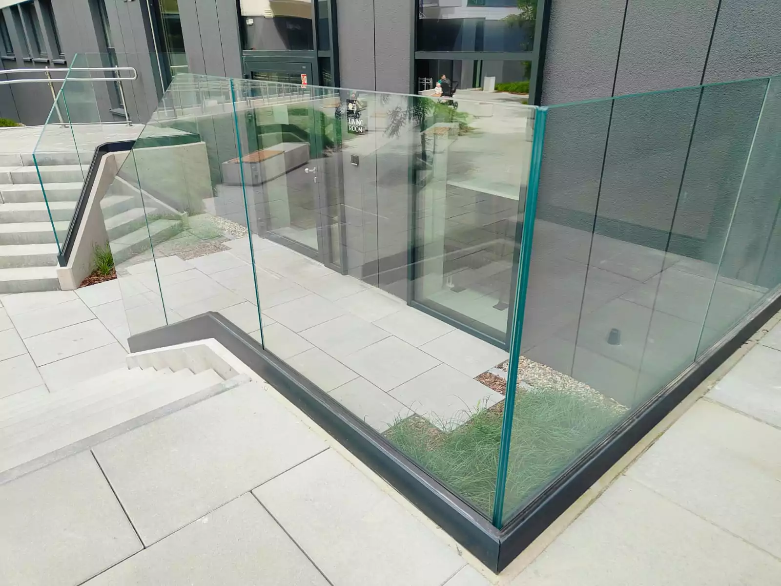 balustrady zewnętrzne, balustrady szklane, szklane zewnętrzne, balustrady ze szkła, balustrady zewnętrzne wykonane ze szkła, balustrady szklane