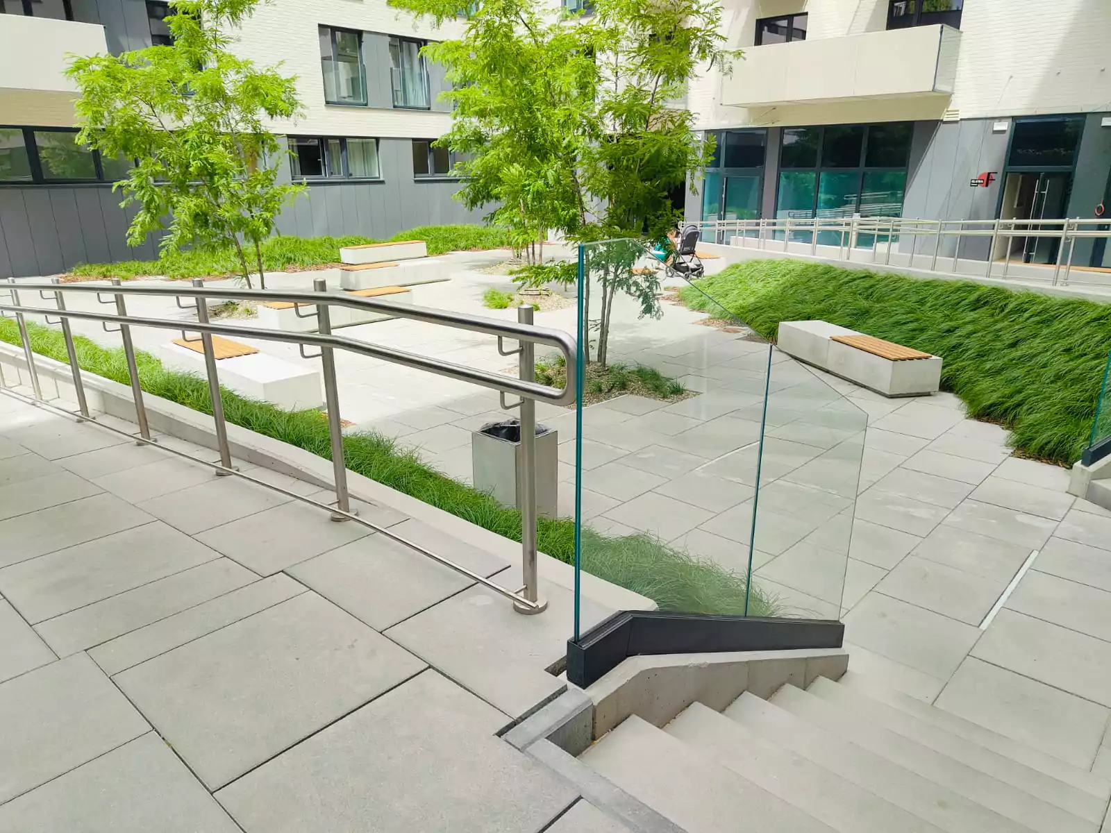 balustrady zewnętrzne, balustrady szklane, szklane zewnętrzne, balustrady ze szkła, balustrady zewnętrzne wykonane ze szkła, balustrady szklane