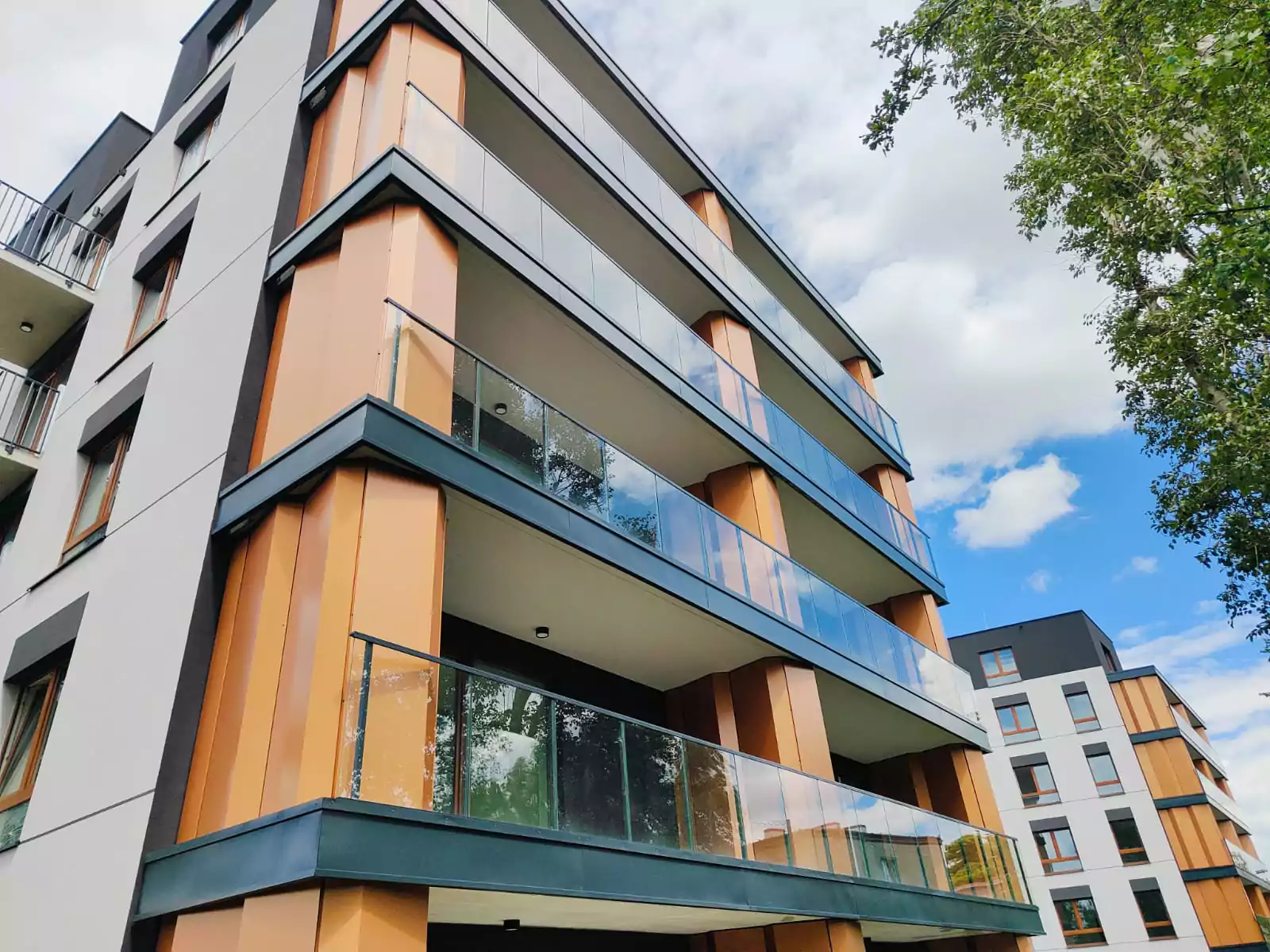 balustrady zewnętrzne, balustrady szklane, szklane zewnętrzne, balustrady ze szkła, balustrady zewnętrzne wykonane ze szkła, balustrady szklano stalowe