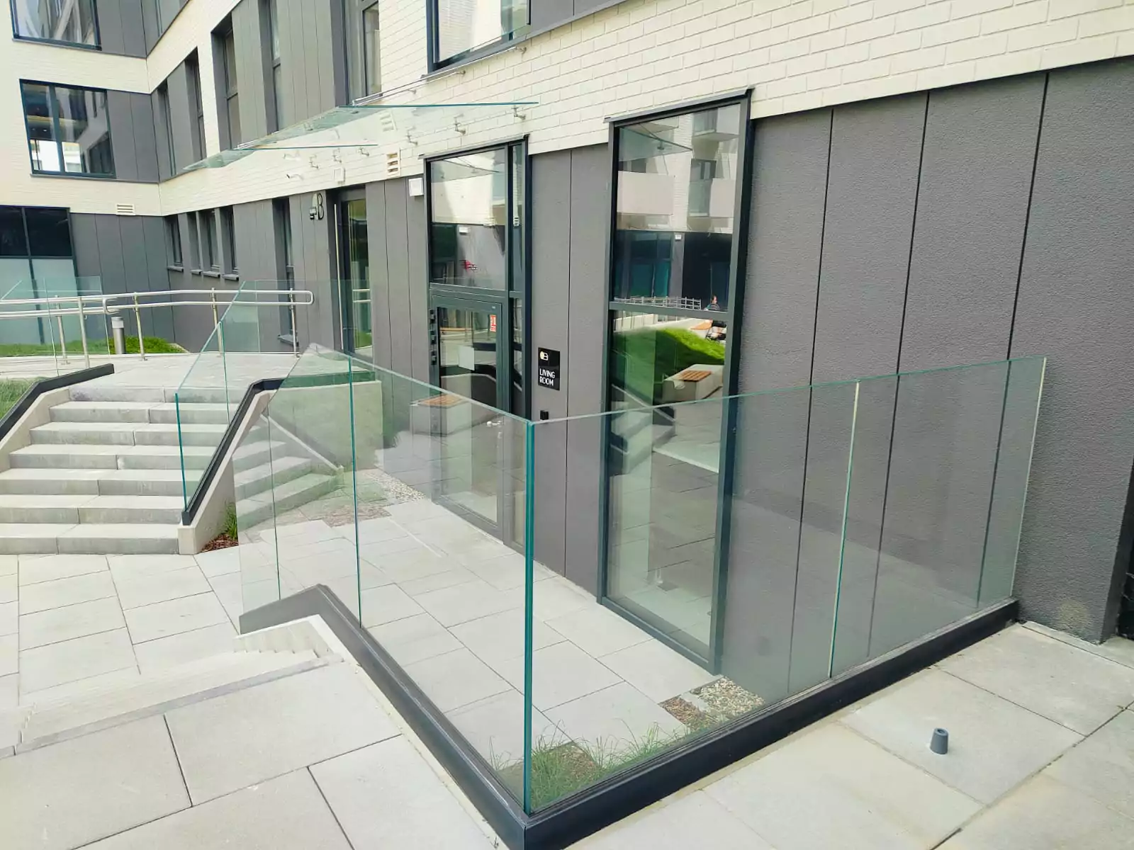 balustrady zewnętrzne, balustrady szklane, szklane zewnętrzne, balustrady ze szkła, balustrady zewnętrzne wykonane ze szkła, balustrady szklane