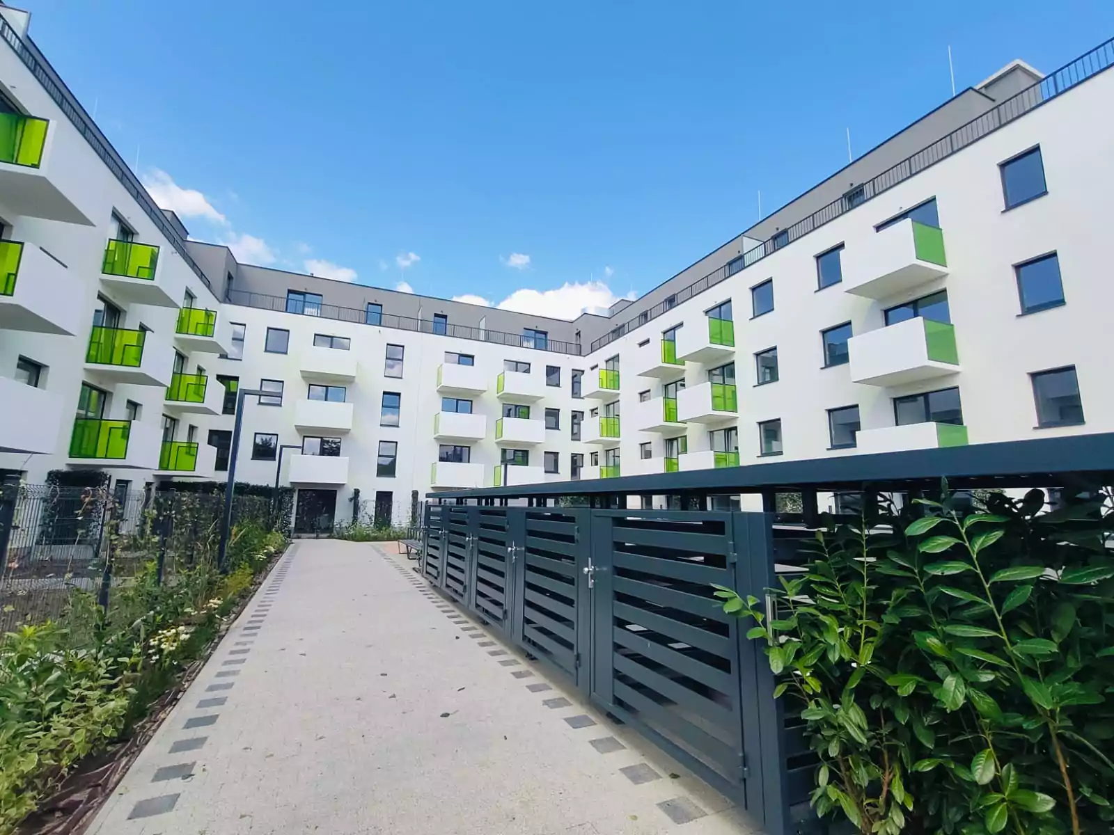 balustrady zewnętrzne, balustrady szklane, szklane zewnętrzne, balustrady ze szkła, balustrady zewnętrzne wykonane ze szkła, balustrady szklano stalowe