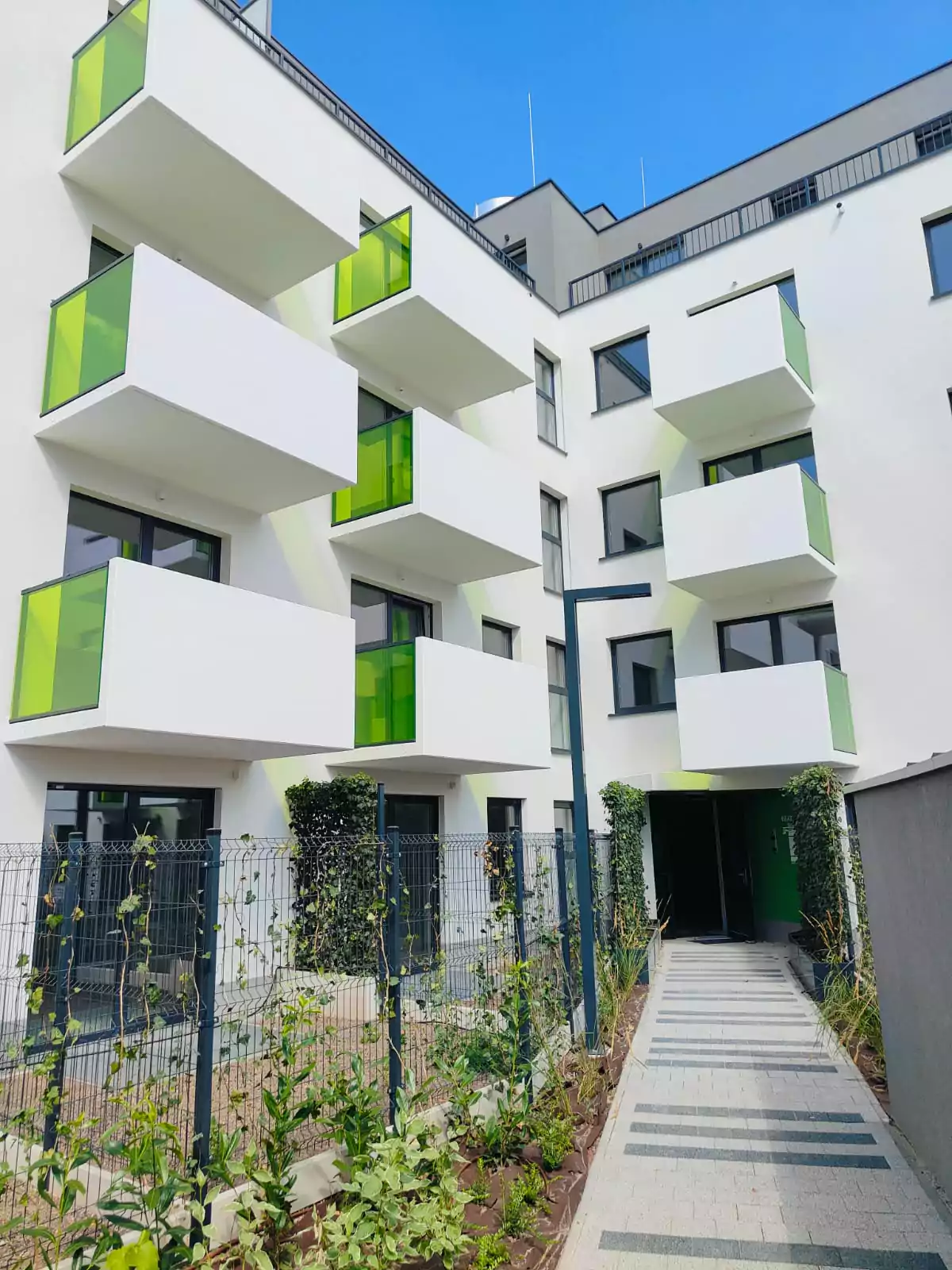 balustrady zewnętrzne, balustrady szklane, szklane zewnętrzne, balustrady ze szkła, balustrady zewnętrzne wykonane ze szkła, balustrady szklano stalowe