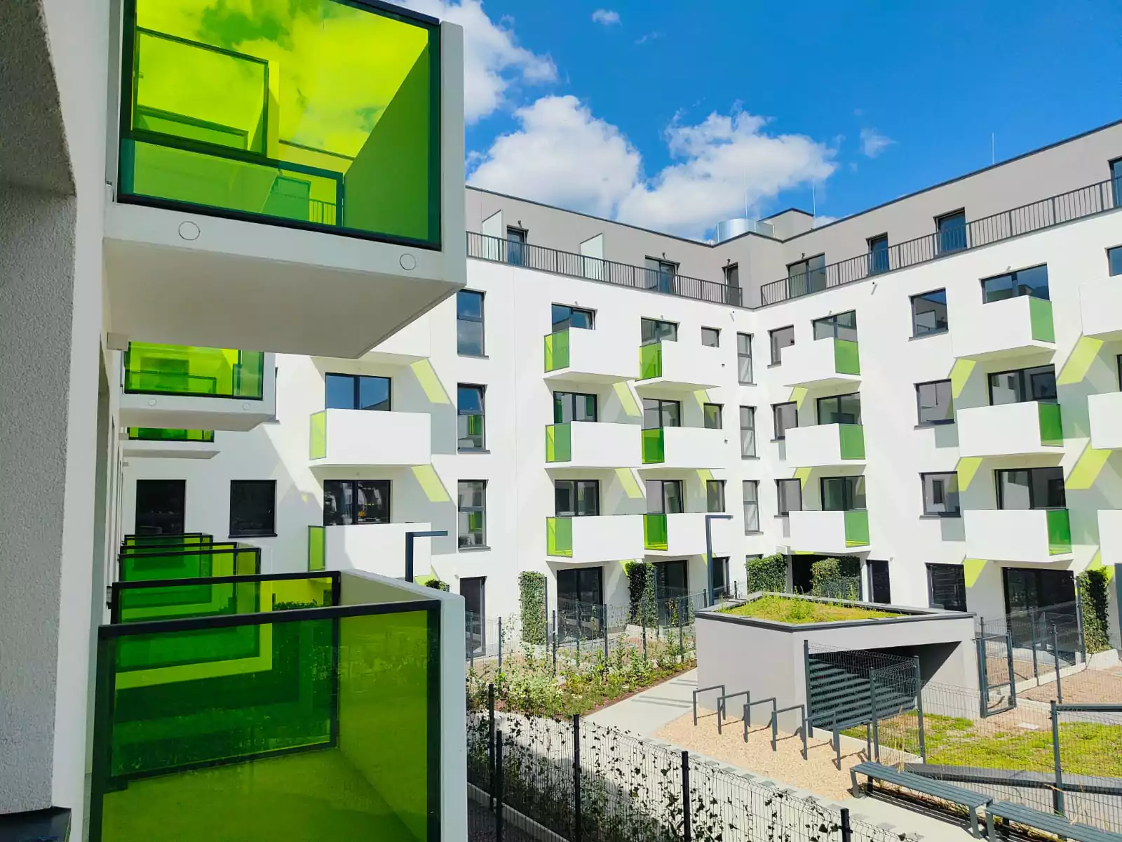 balustrady zewnętrzne, balustrady szklane, szklane zewnętrzne, balustrady ze szkła, balustrady zewnętrzne wykonane ze szkła, balustrady szklano stalowe