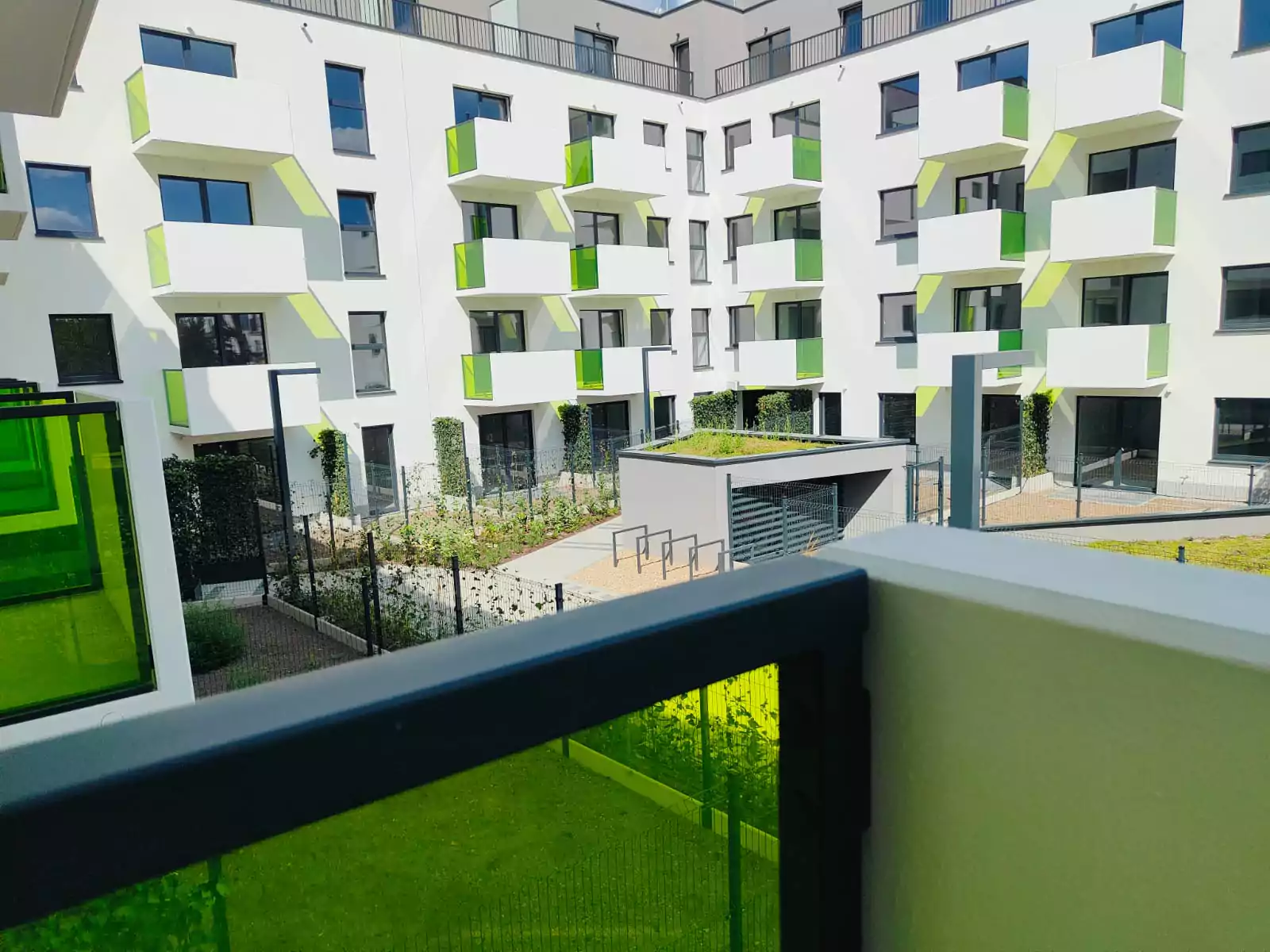 balustrady zewnętrzne, balustrady szklane, szklane zewnętrzne, balustrady ze szkła, balustrady zewnętrzne wykonane ze szkła, balustrady szklano stalowe