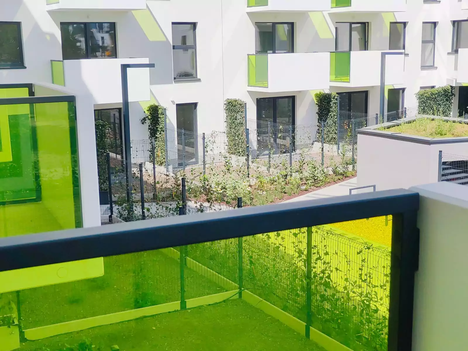 balustrady zewnętrzne, balustrady szklane, szklane zewnętrzne, balustrady ze szkła, balustrady zewnętrzne wykonane ze szkła, balustrady szklano stalowe