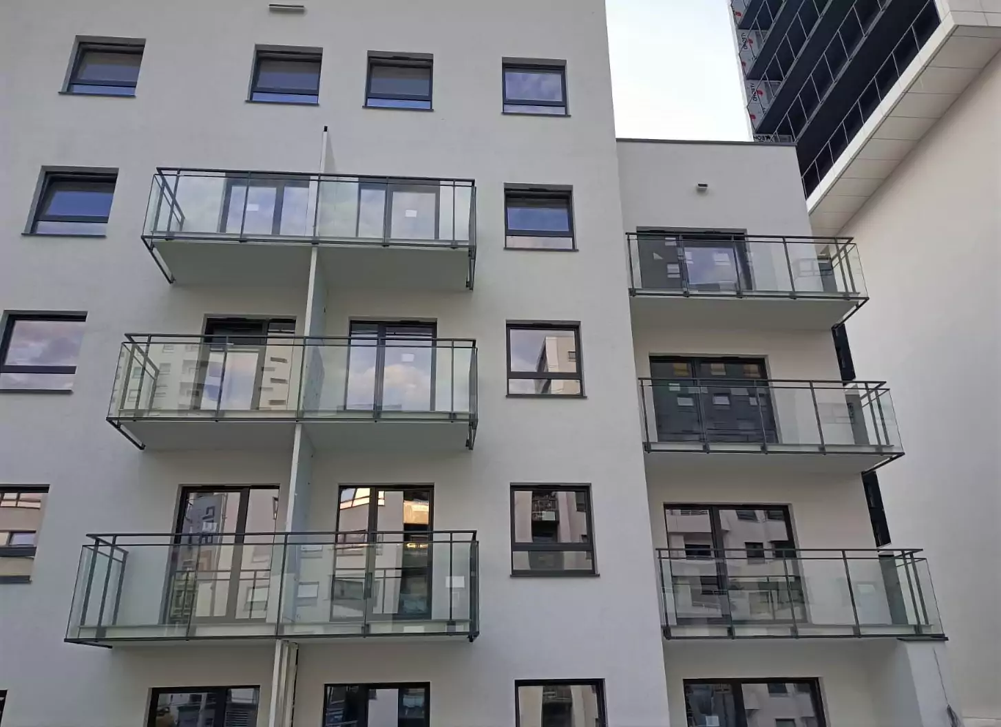 balustrady, balustrady malowane, balustrady malowane proszkowo, balustrady ocynkowane, balustrady proszkowe, balustrady balkonowe, balustrady zewnętrzne