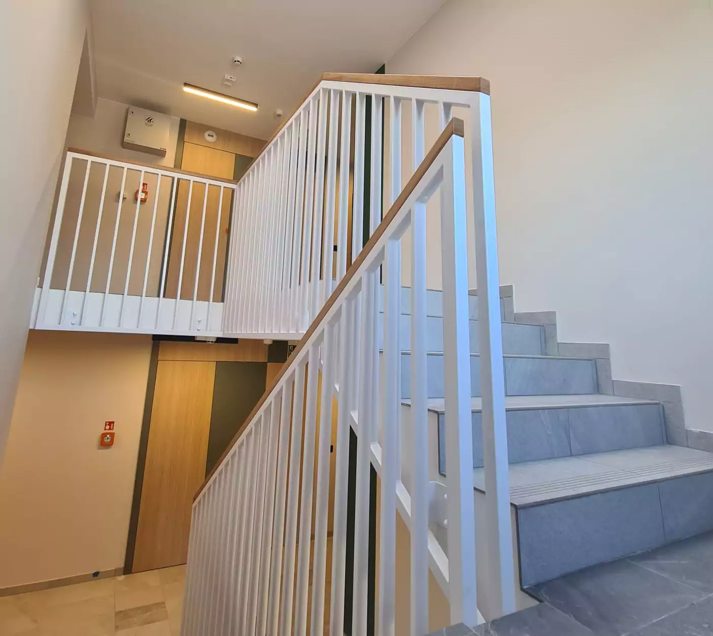 balustrada, balustrada schodowa, balustrada wewnętrzna, balustrada malowana, balustrada proszkowa, malowana proszkowo