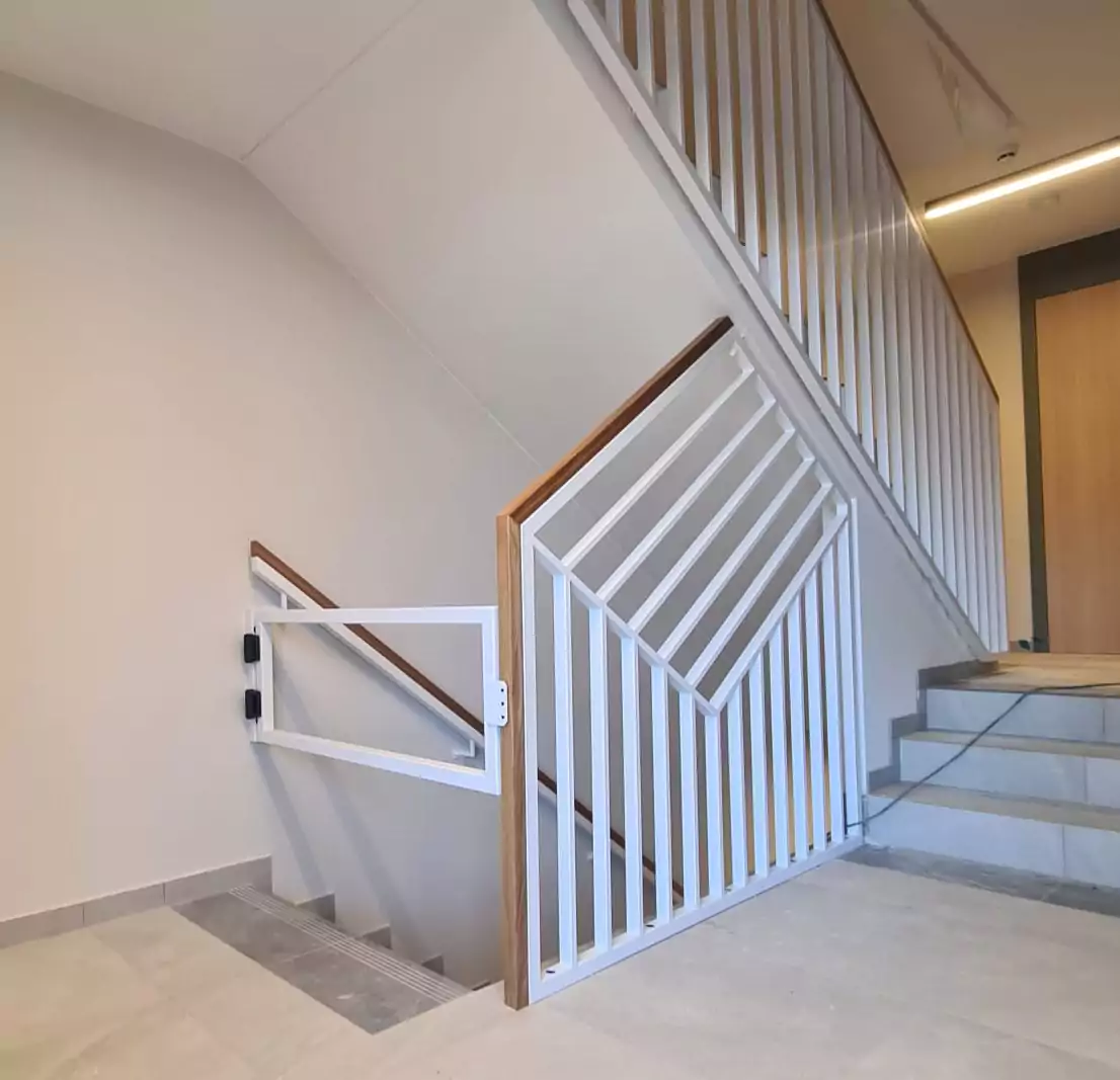 balustrada, balustrada schodowa, balustrada wewnętrzna, balustrada malowana, balustrada proszkowa, malowana proszkowo