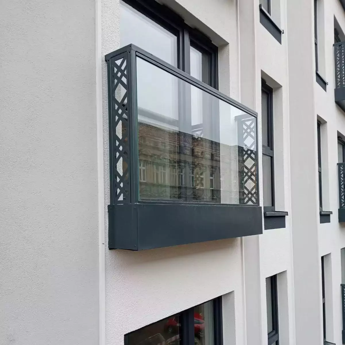 balustrady, balustrady malowane, balustrady malowane proszkowo, balustrady ocynkowane, balustrady proszkowe, balustrady balkonowe, balustrady zewnętrzne