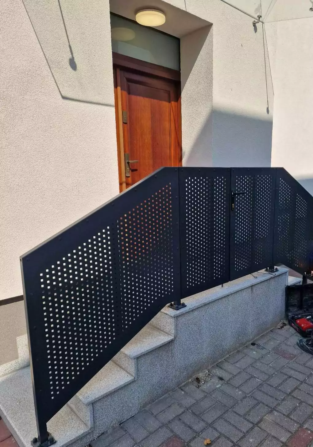 balustrady, balustrady malowane, balustrady malowane proszkowo, balustrady ocynkowane, balustrady proszkowe, balustrady balkonowe, balustrady zewnętrzne