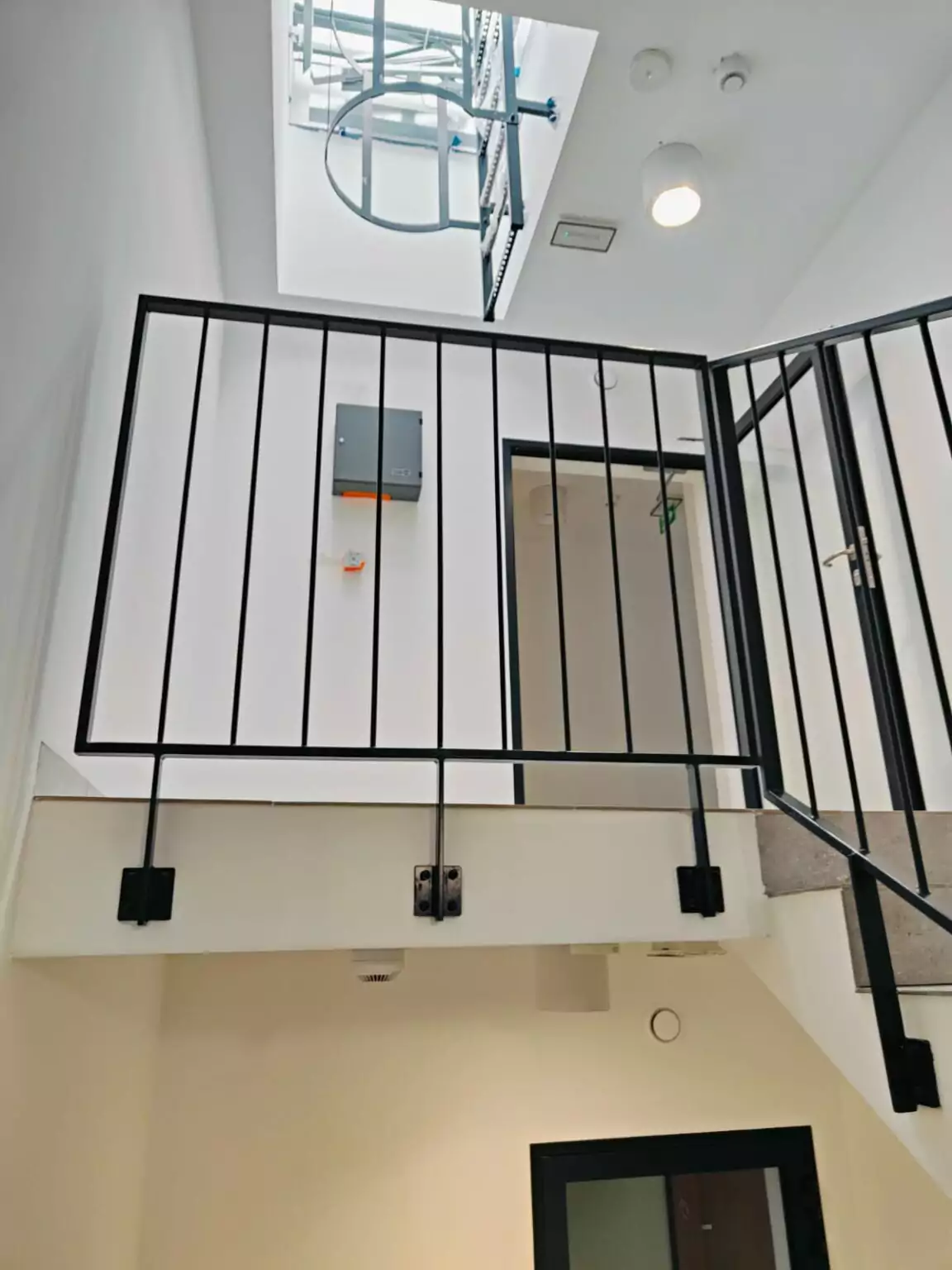 balustrada, balustrada schodowa, balustrada wewnętrzna, balustrada malowana, balustrada proszkowa, malowana proszkowo