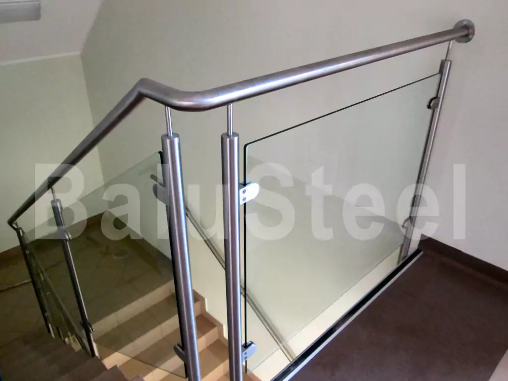 balustrady szklane wewnętrzne, balustrady szklane, balustrady szklane schodowe, balustrady szklano stalowe