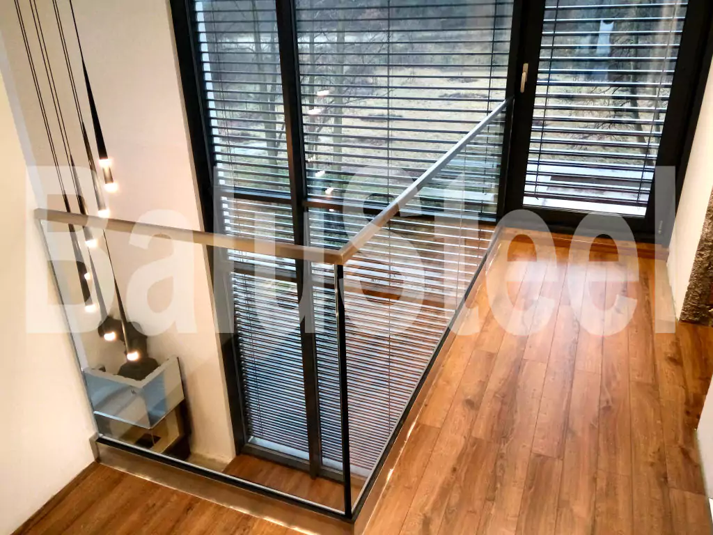 balustrada, balustrada szklana, balustrada samonośna szklana, balustrada wewnętrzna szklana, bezpieczna balustrada szklana, balustrada schodowa szklana