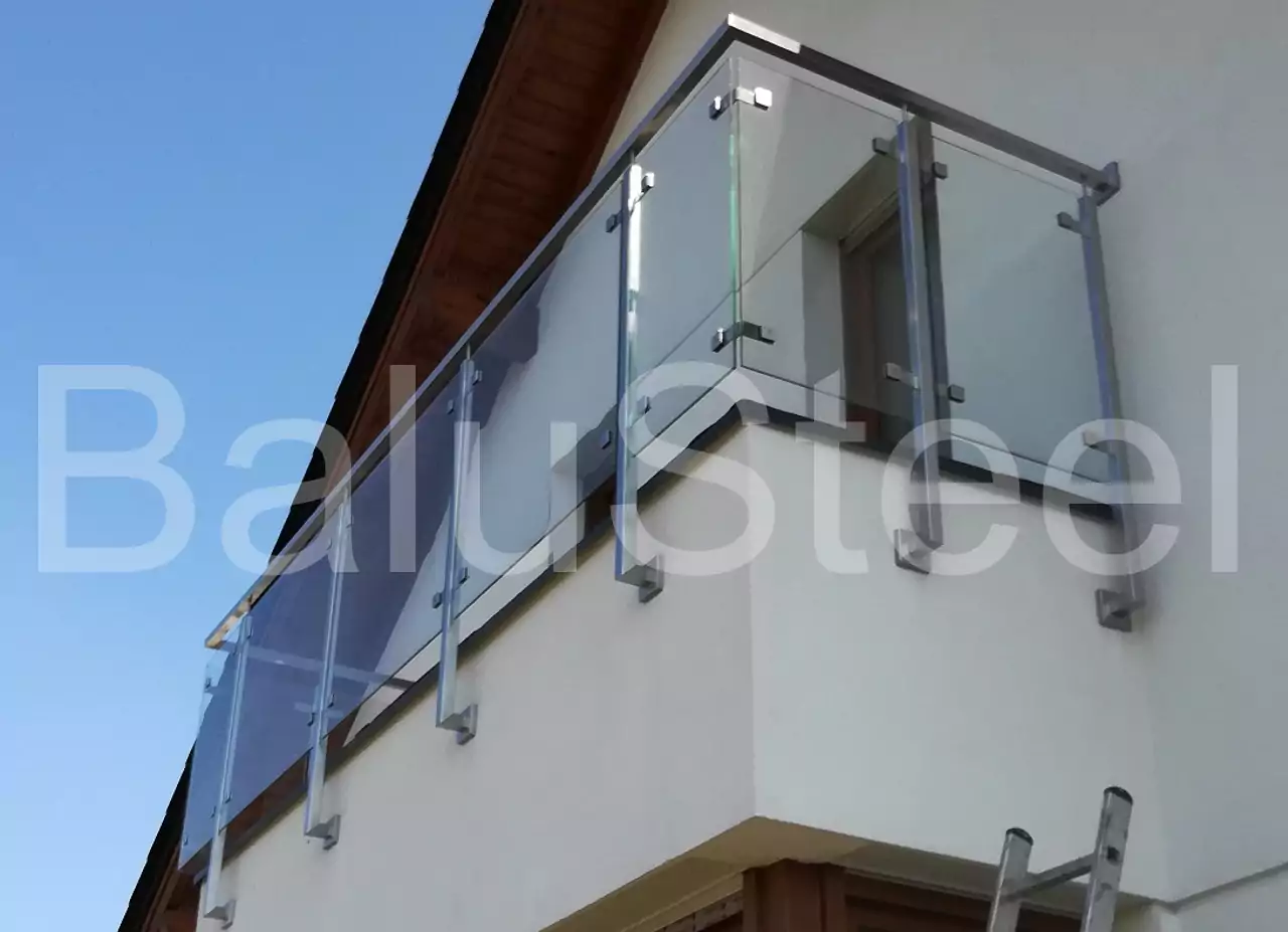 balustrady zewnętrzne, balustrady szklane, szklane zewnętrzne, balustrady ze szkła, balustrady zewnętrzne wykonane ze szkła, balustrady szklano stalowe