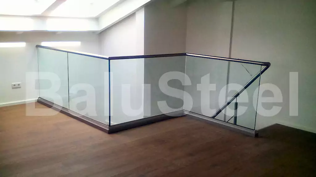 balustrada, balustrada szklana, balustrada samonośna szklana, balustrada wewnętrzna szklana, bezpieczna balustrada szklana, balustrada schodowa szklana
