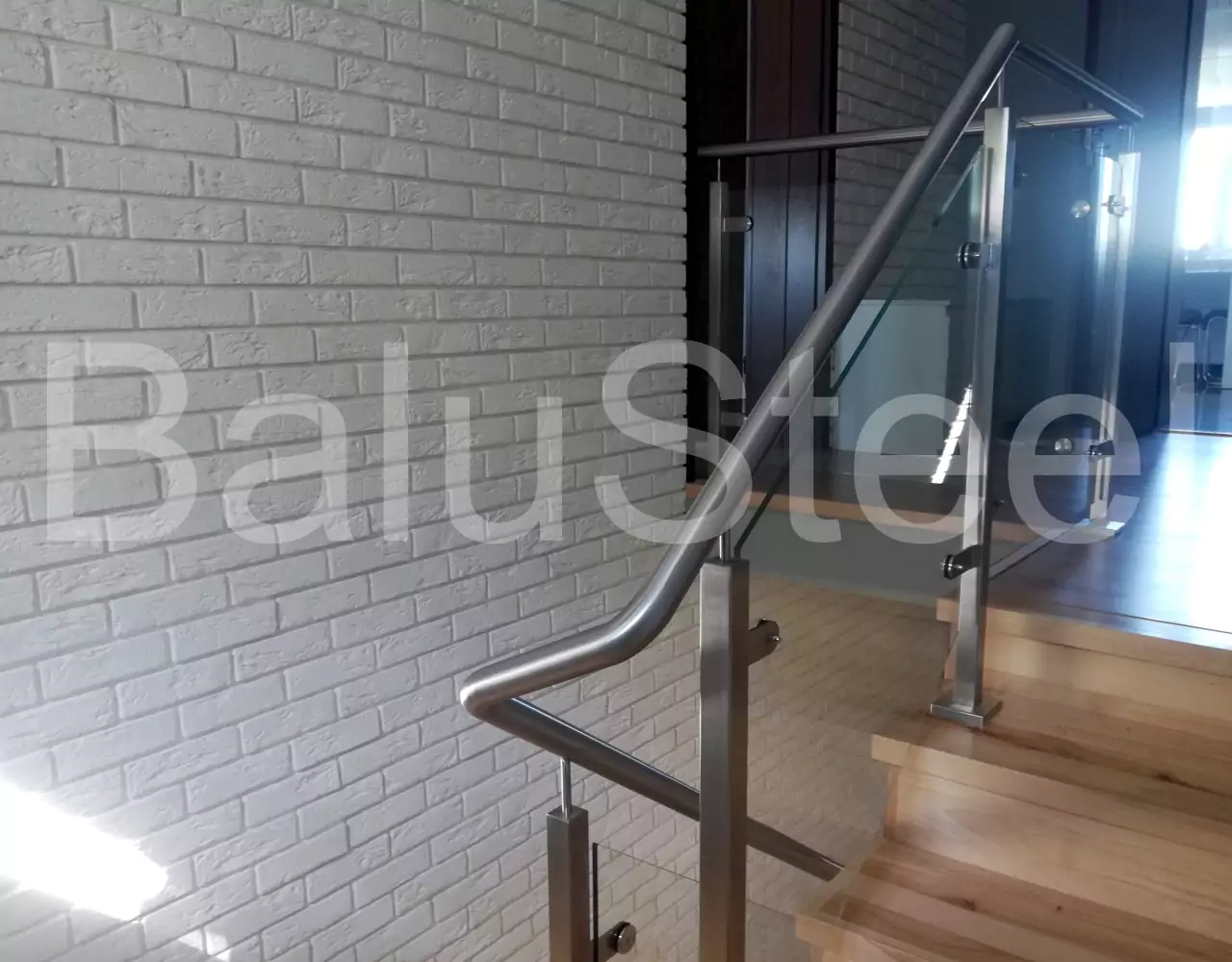 balustrady szklane wewnętrzne, balustrady szklane, balustrady szklane schodowe, balustrady szklano stalowe