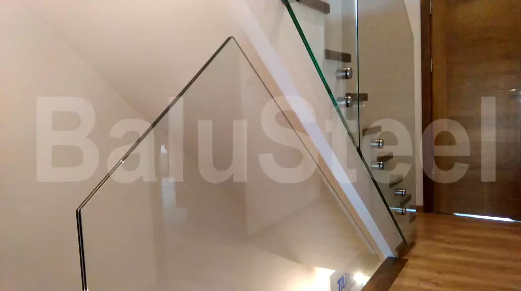 balustrada, balustrada szklana, balustrada samonośna szklana, balustrada wewnętrzna szklana, bezpieczna balustrada szklana, balustrada schodowa szklana