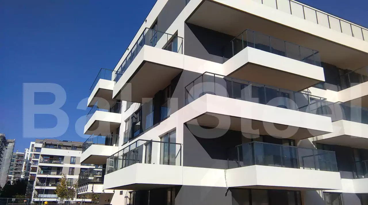 balustrady zewnętrzne, balustrady szklane, szklane zewnętrzne, balustrady ze szkła, balustrady zewnętrzne wykonane ze szkła, balustrady szklano stalowe