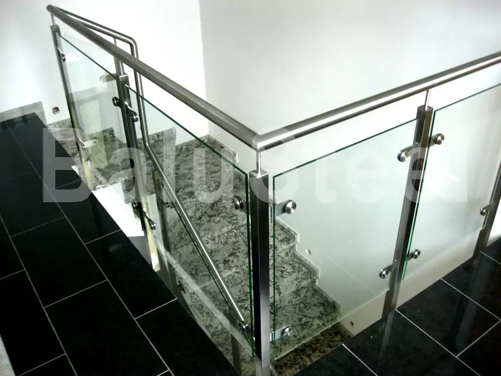 balustrady szklane wewnętrzne, balustrady szklane, balustrady szklane schodowe, balustrady szklano stalowe
