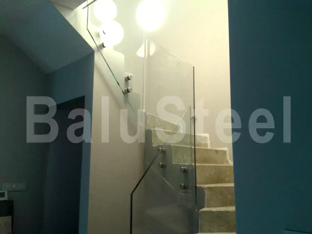 balustrada, balustrada szklana, balustrada samonośna szklana, balustrada wewnętrzna szklana, bezpieczna balustrada szklana, balustrada schodowa szklana