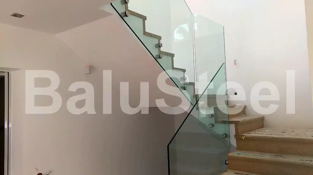 balustrada, balustrada szklana, balustrada samonośna szklana, balustrada wewnętrzna szklana, bezpieczna balustrada szklana, balustrada schodowa szklana